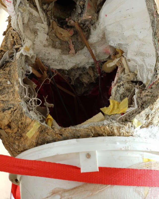 West, Beschädigung Installation